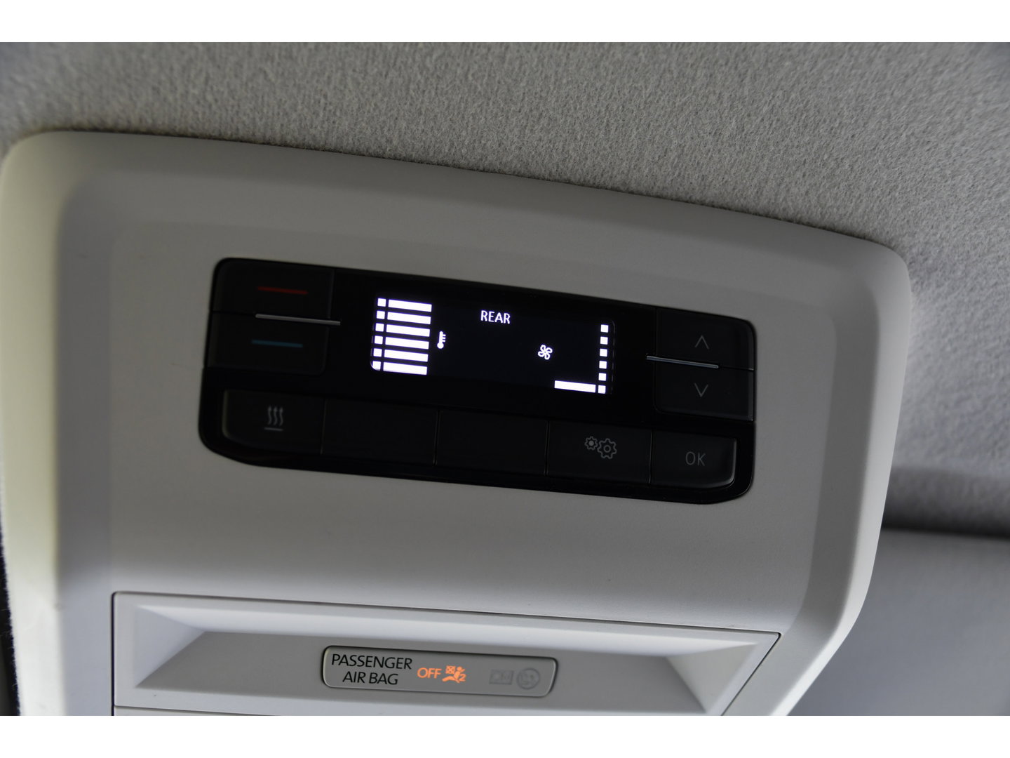 Volkswagen Transporter 2.0 TDI L2H1 30 Bulli Virtual, Adaptieve Cruise, Carplay, LED, Automaat, Stoelverwarming, Standkachel, Trekhaak, Uniek!