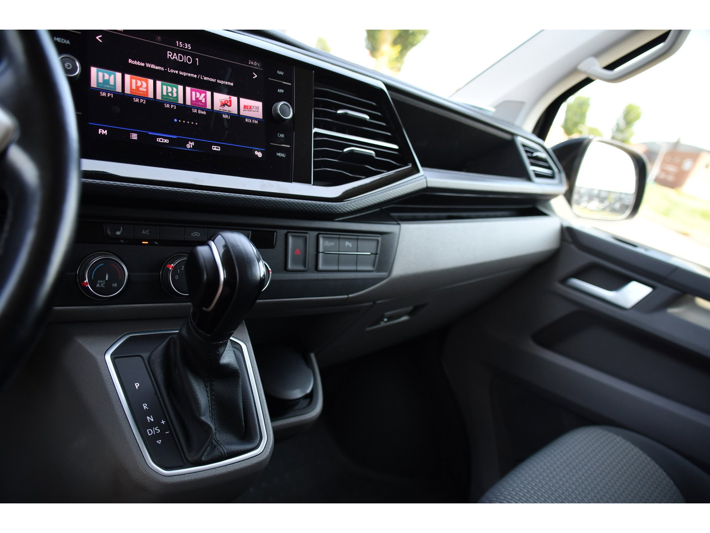 Volkswagen Transporter 2.0 TDI L2H1 30 Bulli Virtual, Adaptieve Cruise, Carplay, LED, Automaat, Stoelverwarming, Standkachel, Trekhaak, Uniek!