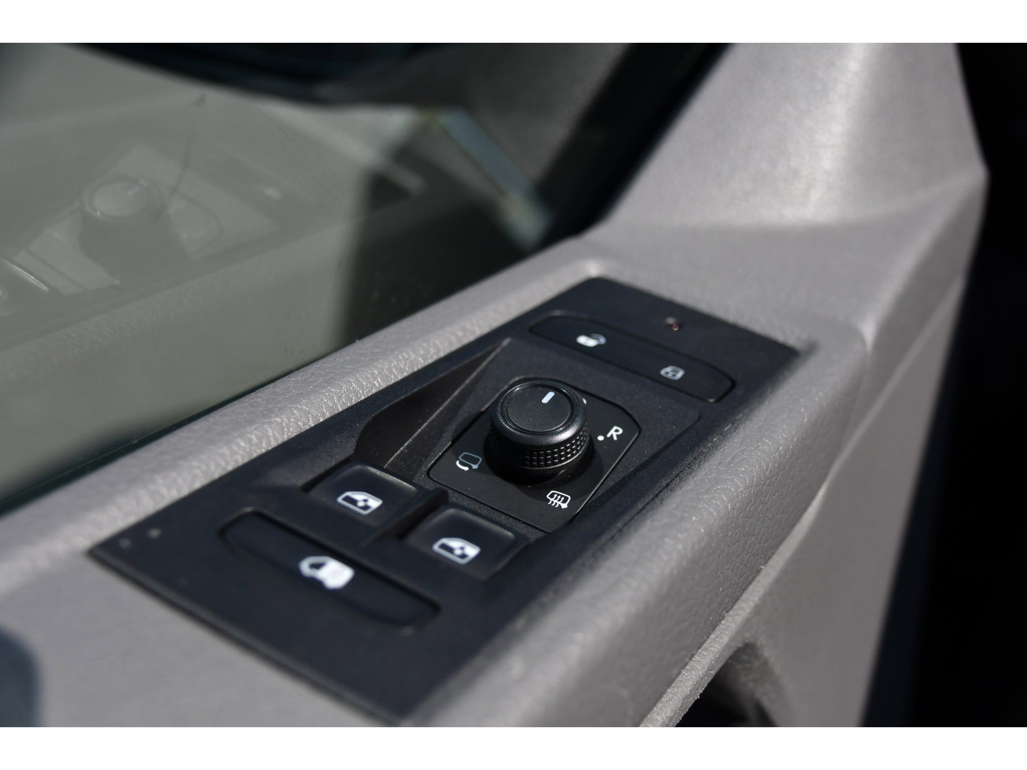 Volkswagen Transporter 2.0 TDI L2H1 30 Bulli Virtual, Adaptieve Cruise, Carplay, LED, Automaat, Stoelverwarming, Standkachel, Trekhaak, Uniek!