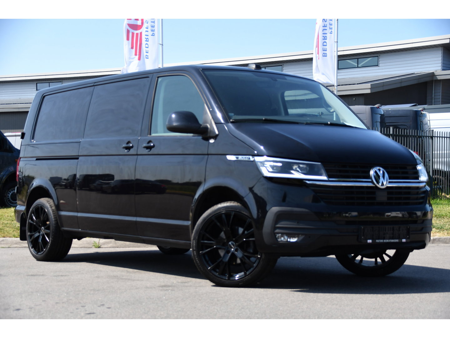 Volkswagen Transporter 2.0 TDI L2H1 30 Bulli Virtual, Adaptieve Cruise, Carplay, LED, Automaat, Stoelverwarming, Standkachel, Trekhaak, Uniek!