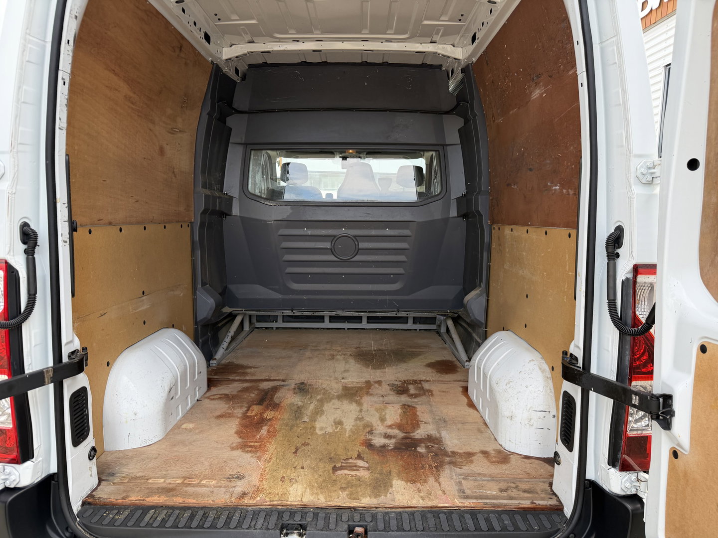 Renault Master T35 2.3 dCi L2H2 DC 6 persoons / vaste prijs rijklaar € 14.950 ex btw / euro 6 / bpm vrij / lease vanaf € 278 / airco / cruise / r-link navigatie / trekhaak 2500 kg  !