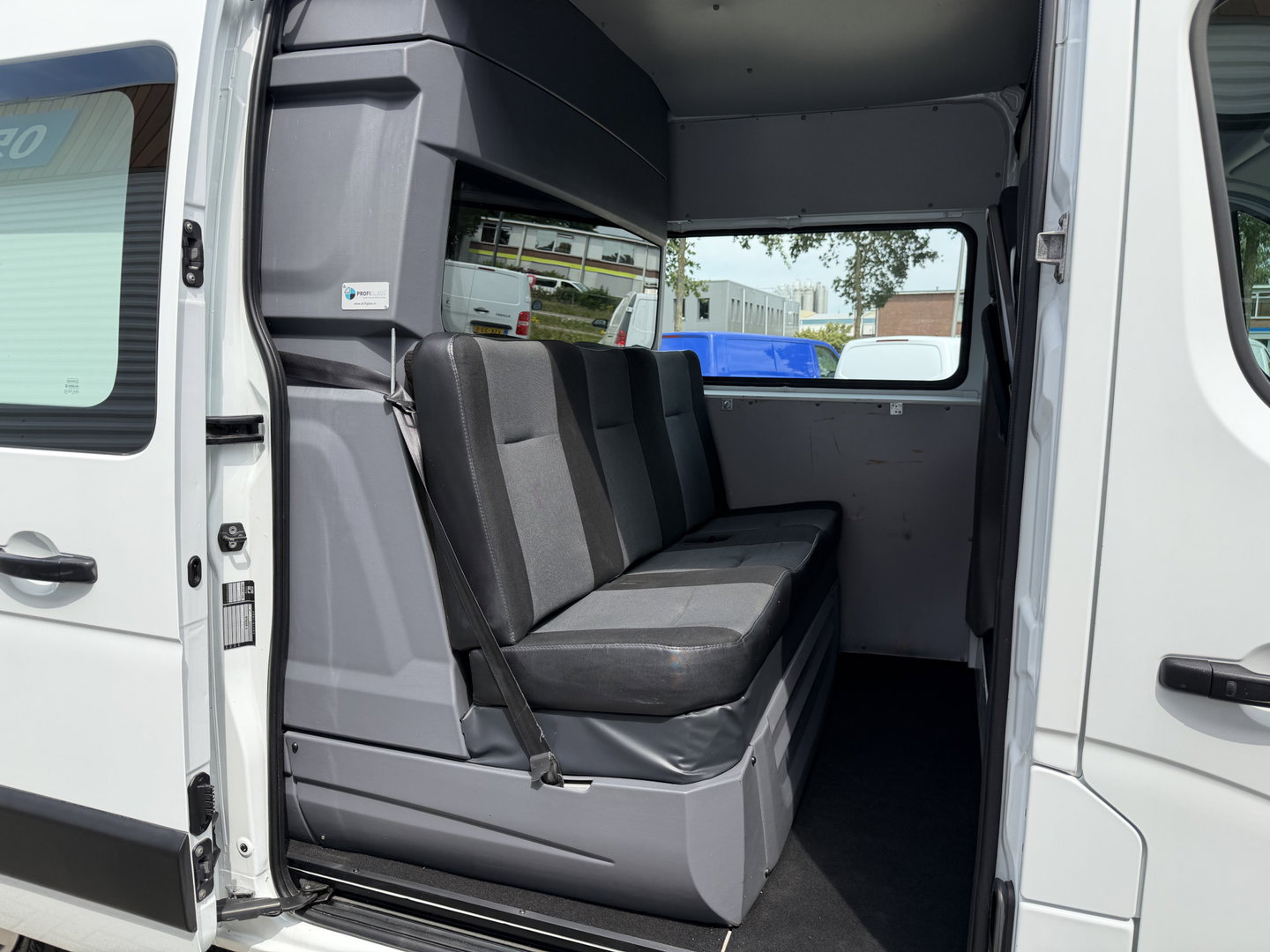 Renault Master T35 2.3 dCi L2H2 DC 6 persoons / vaste prijs rijklaar € 14.950 ex btw / euro 6 / bpm vrij / lease vanaf € 278 / airco / cruise / r-link navigatie / trekhaak 2500 kg  !