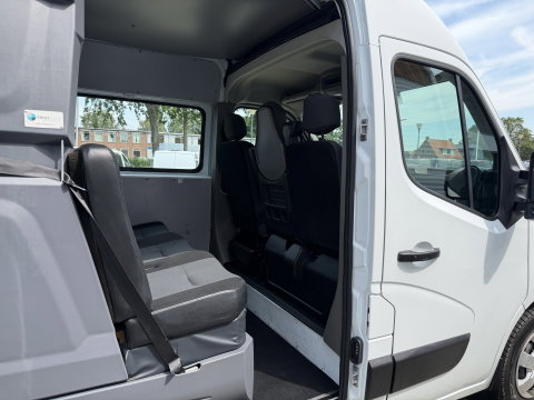 Renault Master T35 2.3 dCi L2H2 DC 6 persoons / vaste prijs rijklaar € 14.950 ex btw / euro 6 / bpm vrij / lease vanaf € 278 / airco / cruise / r-link navigatie / trekhaak 2500 kg  !