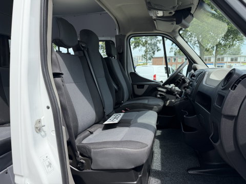 Renault Master T35 2.3 dCi L2H2 DC 6 persoons / vaste prijs rijklaar € 14.950 ex btw / euro 6 / bpm vrij / lease vanaf € 278 / airco / cruise / r-link navigatie / trekhaak 2500 kg  !