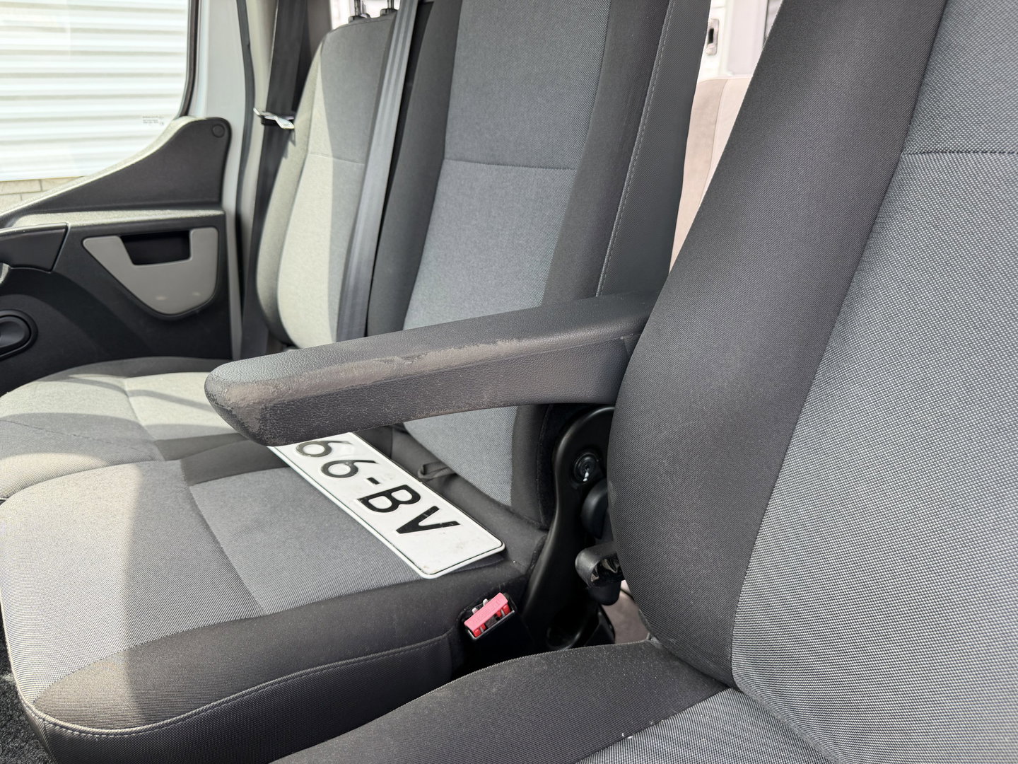 Renault Master T35 2.3 dCi L2H2 DC 6 persoons / vaste prijs rijklaar € 14.950 ex btw / euro 6 / bpm vrij / lease vanaf € 278 / airco / cruise / r-link navigatie / trekhaak 2500 kg  !