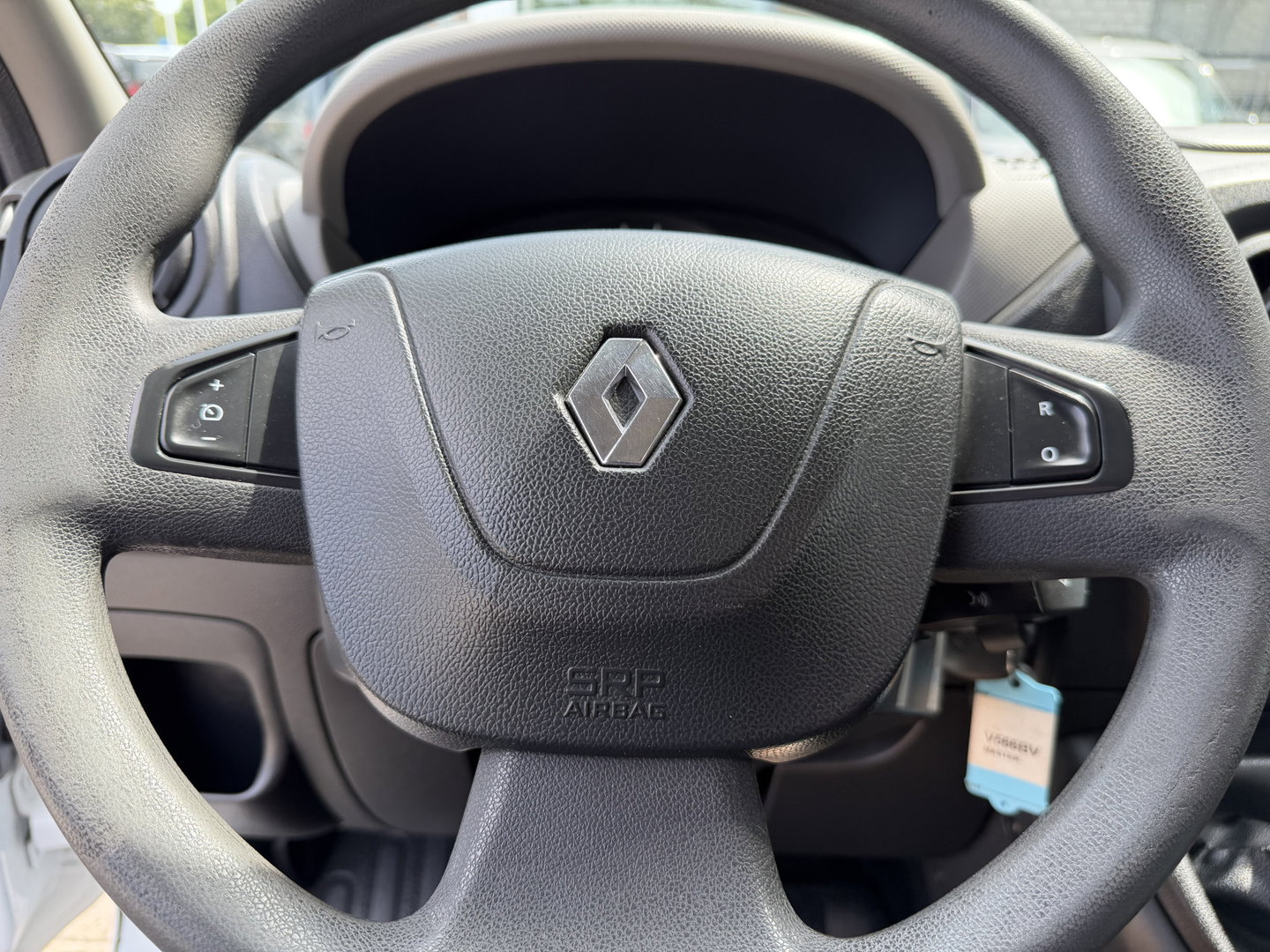 Renault Master T35 2.3 dCi L2H2 DC 6 persoons / vaste prijs rijklaar € 14.950 ex btw / euro 6 / bpm vrij / lease vanaf € 278 / airco / cruise / r-link navigatie / trekhaak 2500 kg  !
