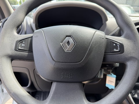 Renault Master T35 2.3 dCi L2H2 DC 6 persoons / vaste prijs rijklaar € 14.950 ex btw / euro 6 / bpm vrij / lease vanaf € 278 / airco / cruise / r-link navigatie / trekhaak 2500 kg  !