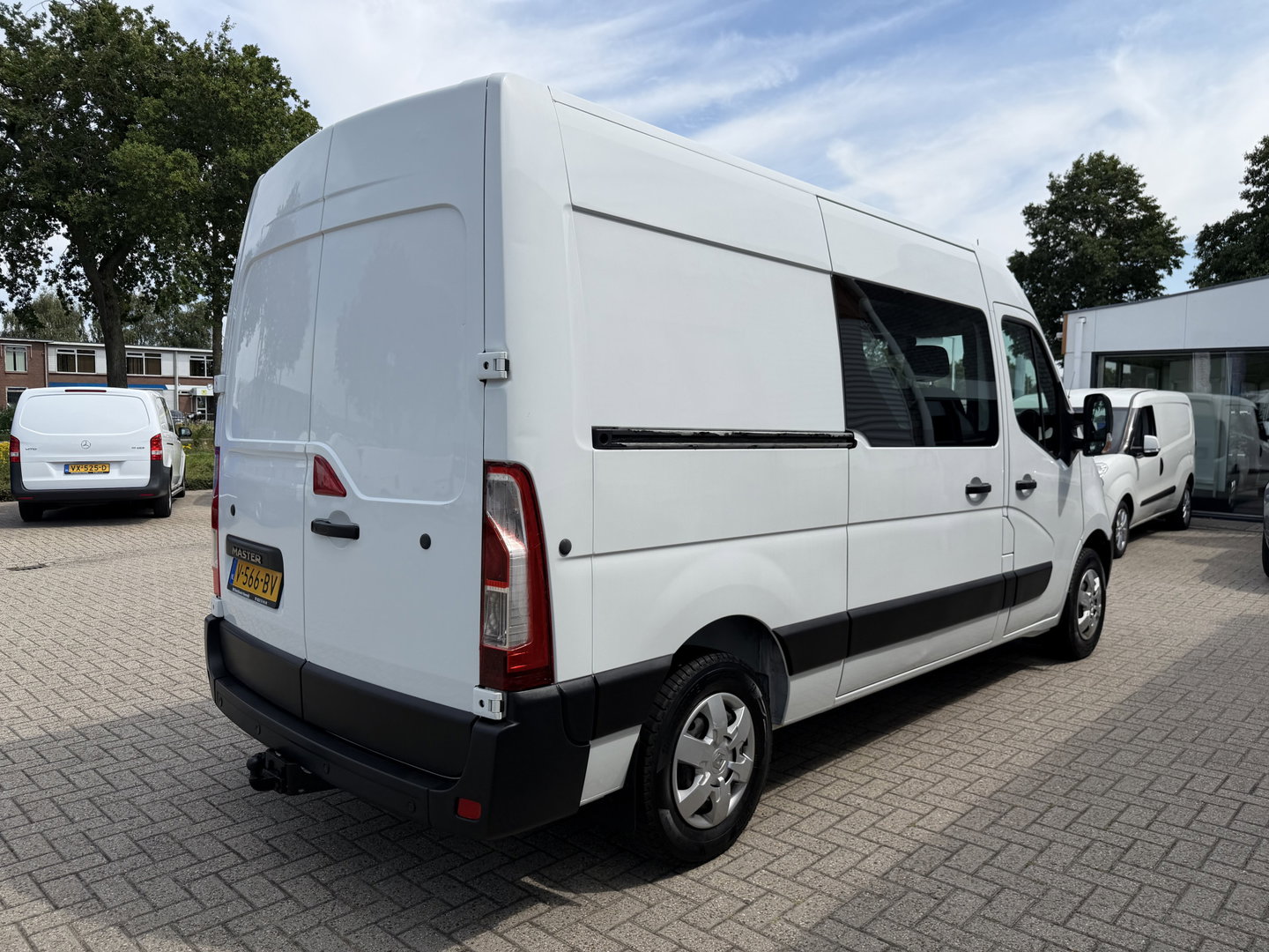 Renault Master T35 2.3 dCi L2H2 DC 6 persoons / vaste prijs rijklaar € 14.950 ex btw / euro 6 / bpm vrij / lease vanaf € 278 / airco / cruise / r-link navigatie / trekhaak 2500 kg  !