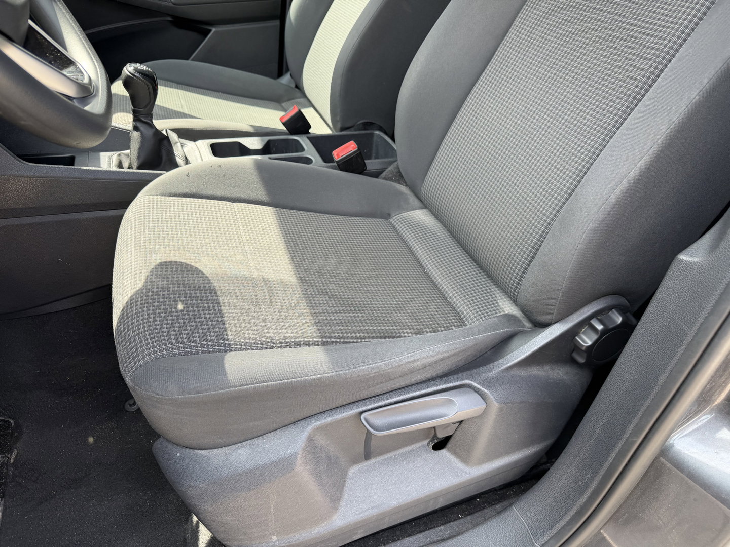 Volkswagen Caddy Cargo 2.0 TDI Economy Business / vaste prijs rijklaar € 14.950 ex btw / lease vanaf € / euro 6 / bpm vrij / cruise en climate control / donker grijs metallic