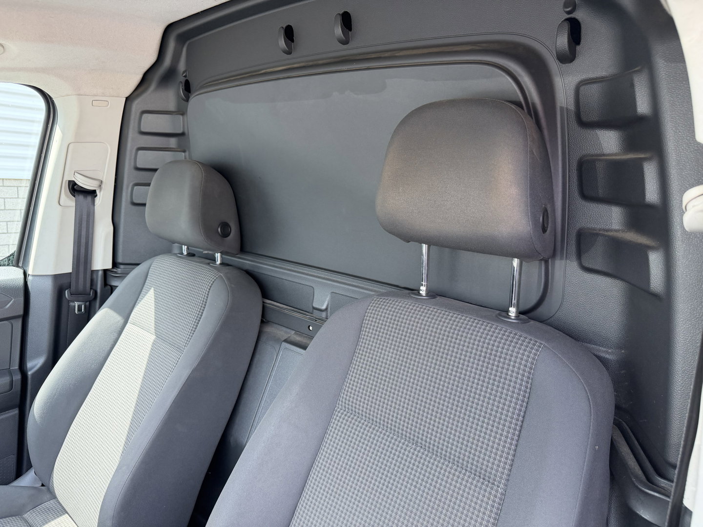 Volkswagen Caddy Cargo 2.0 TDI Economy Business / vaste prijs rijklaar € 14.950 ex btw / lease vanaf € / euro 6 / bpm vrij / cruise en climate control / donker grijs metallic