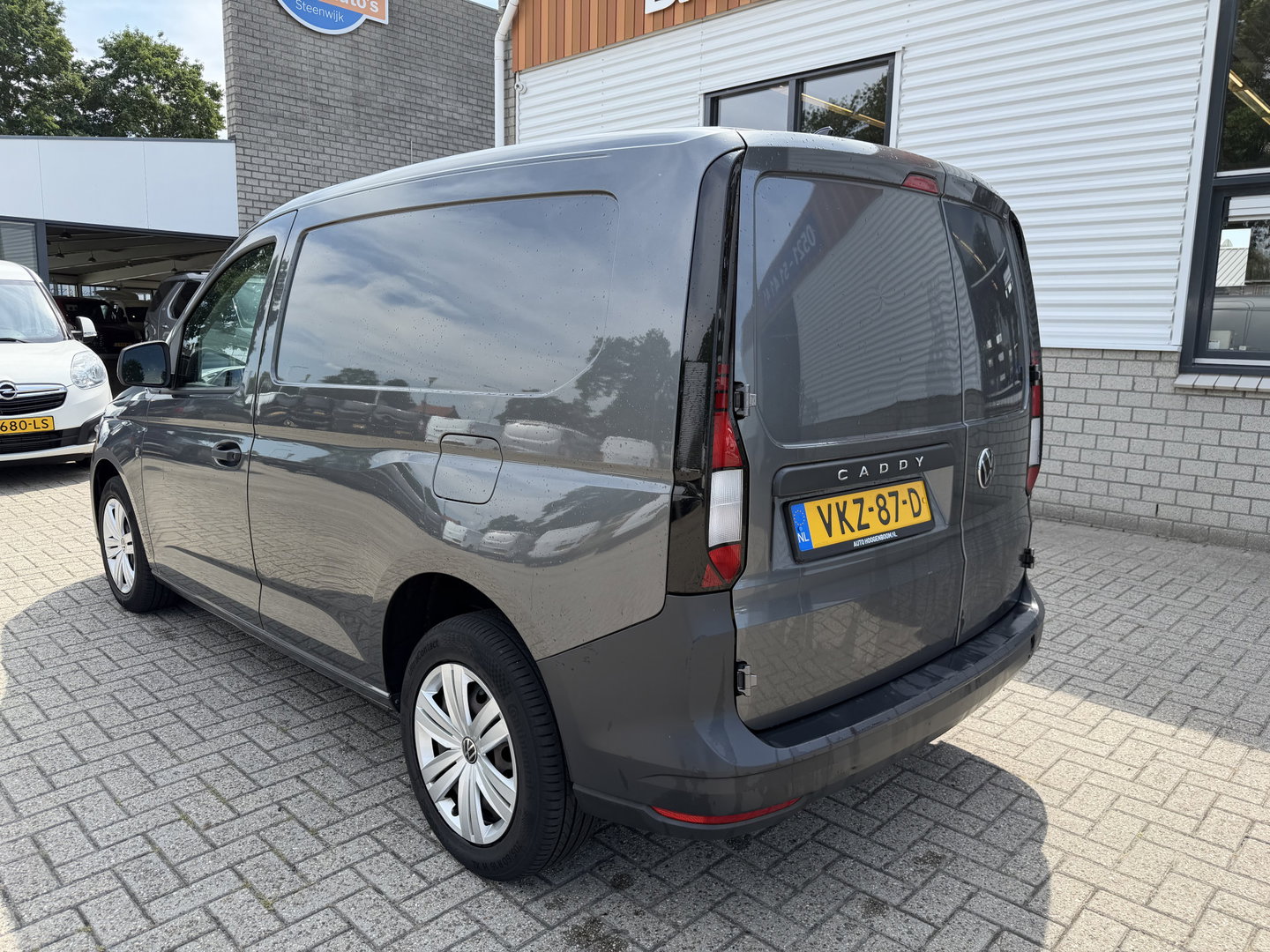 Volkswagen Caddy Cargo 2.0 TDI Economy Business / vaste prijs rijklaar € 14.950 ex btw / lease vanaf € / euro 6 / bpm vrij / cruise en climate control / donker grijs metallic
