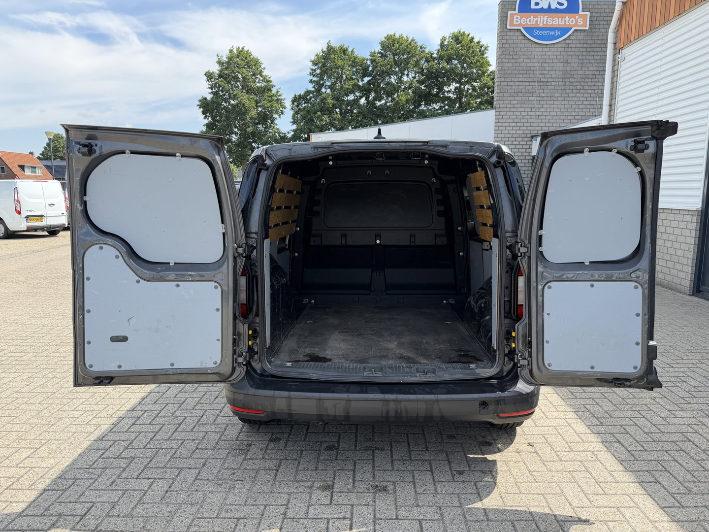 Volkswagen Caddy Cargo 2.0 TDI Economy Business / vaste prijs rijklaar € 14.950 ex btw / lease vanaf € / euro 6 / bpm vrij / cruise en climate control / donker grijs metallic