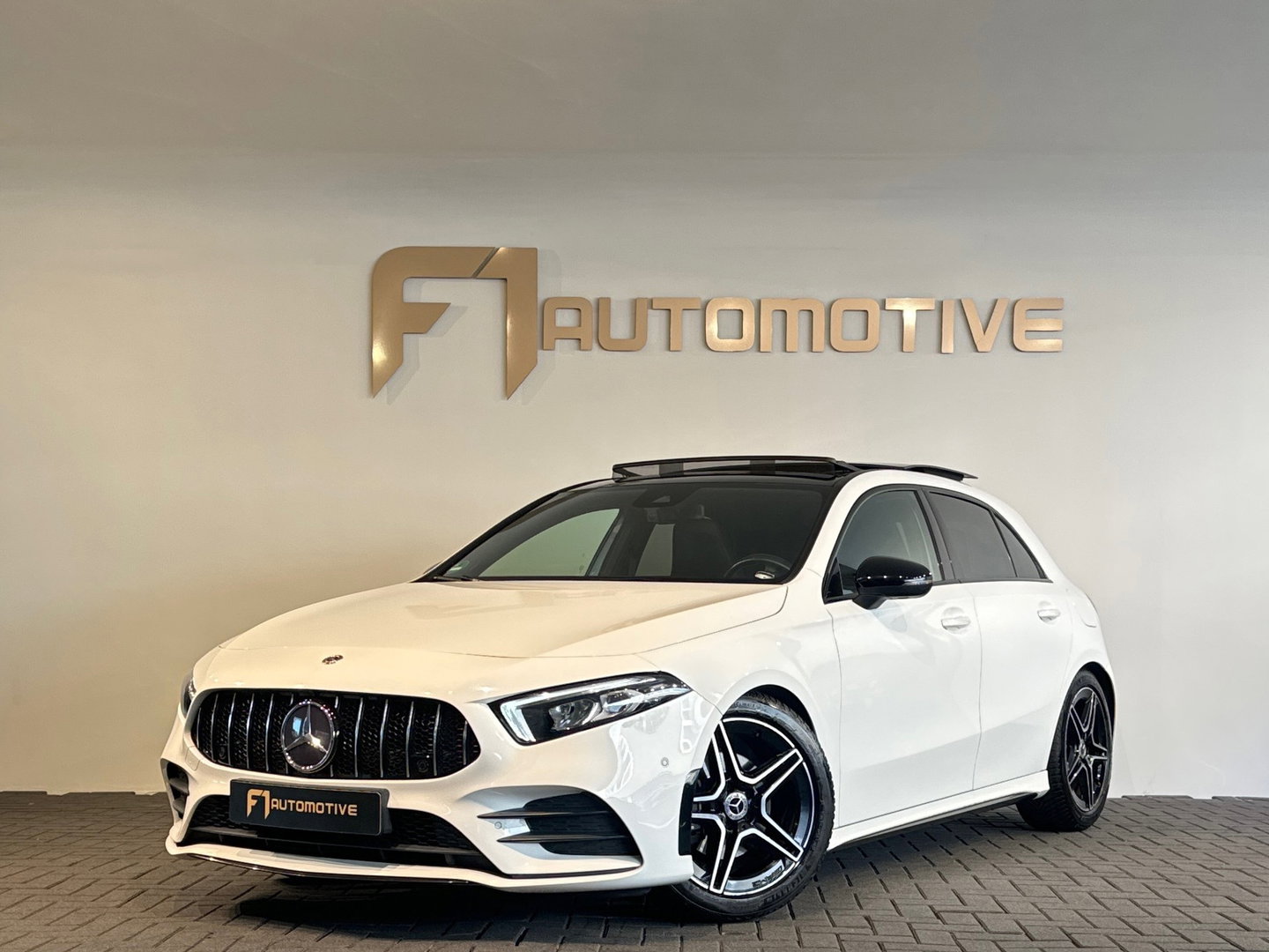 Mercedes-Benz A-Klasse 200 AMG Night Pano|Sfeer|CarPlay|Camera