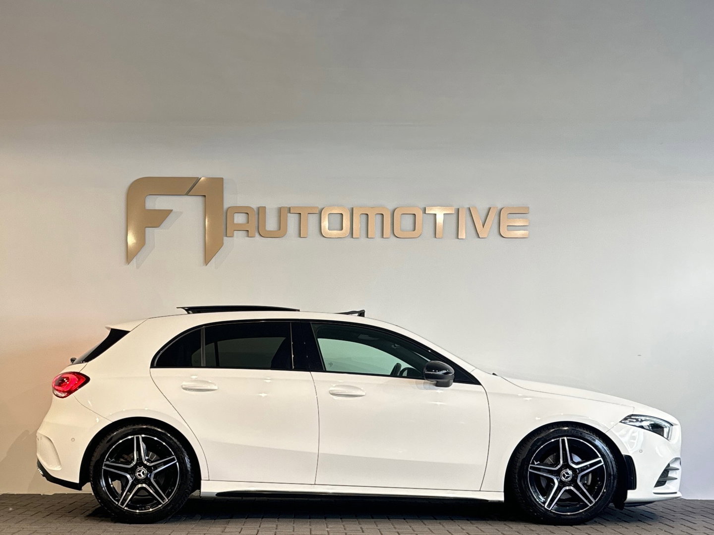 Mercedes-Benz A-Klasse 200 AMG Night Pano|Sfeer|CarPlay|Camera