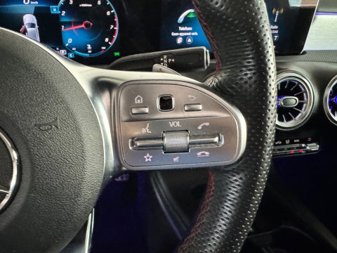 Mercedes-Benz A-Klasse 200 AMG Night Pano|Sfeer|CarPlay|Camera
