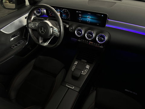 Mercedes-Benz A-Klasse 200 AMG Night Pano|Sfeer|CarPlay|Camera