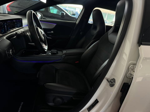 Mercedes-Benz A-Klasse 200 AMG Night Pano|Sfeer|CarPlay|Camera