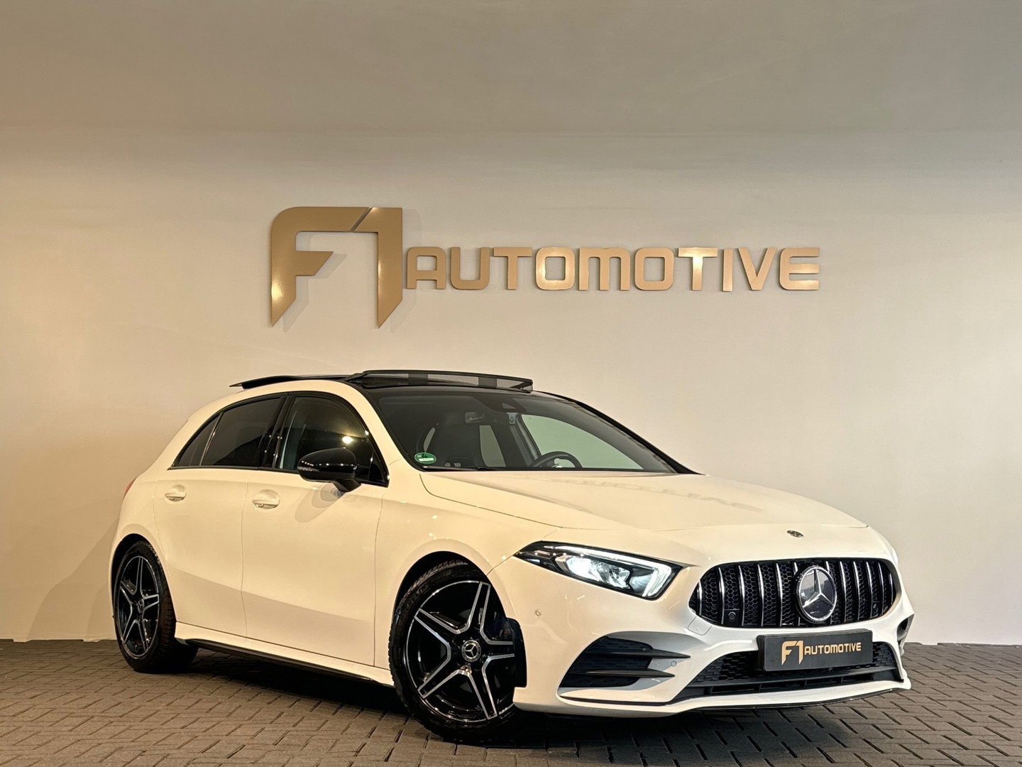 Mercedes-Benz A-Klasse 200 AMG Night Pano|Sfeer|CarPlay|Camera