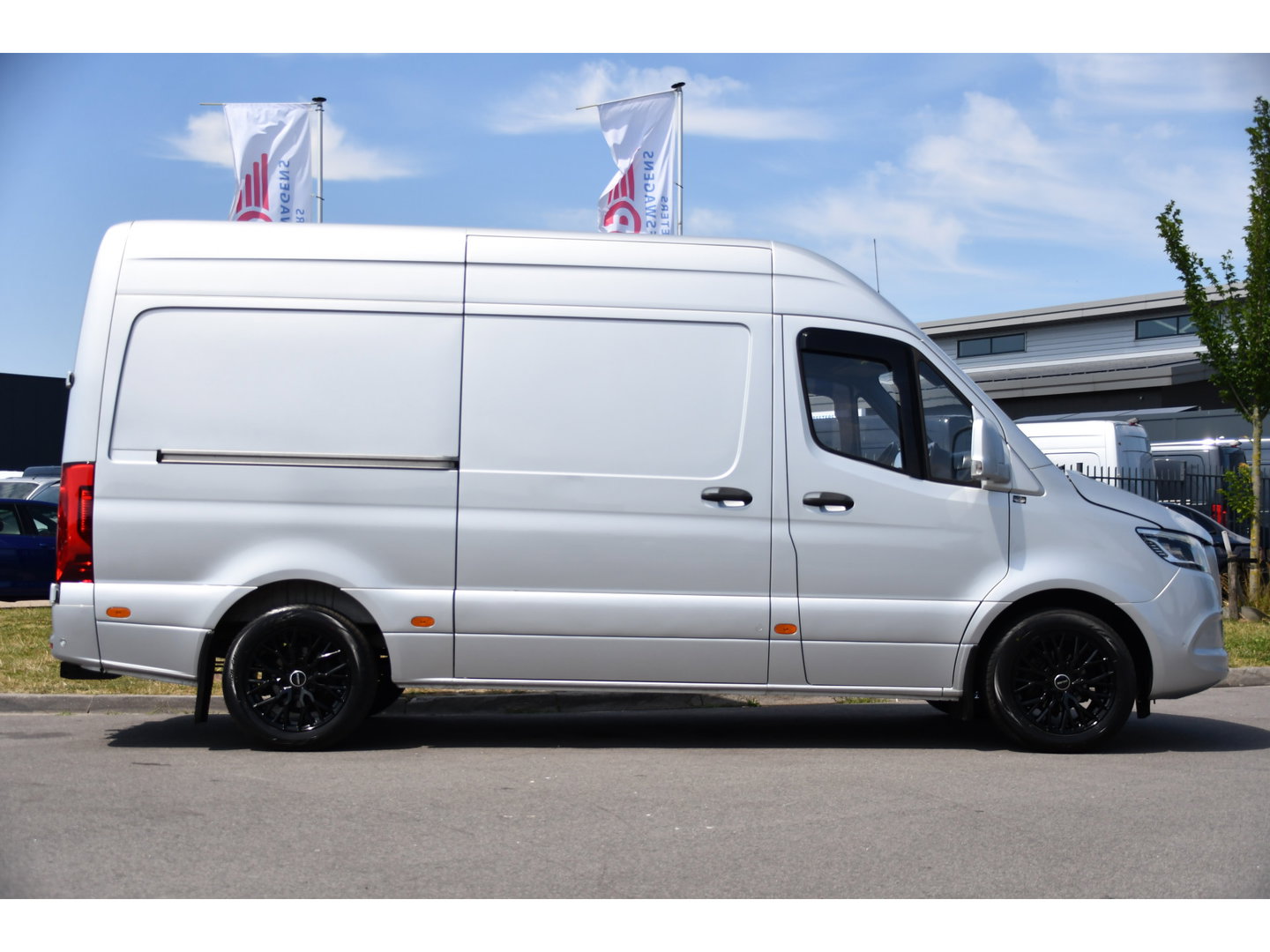 Mercedes-Benz Sprinter 316 2.2 CDI L2H2 PB Edition Cruise, 360 Camera, Carplay, LED, 10,5'' Mbux, Automaat, 164pk, Stoelverwarming, Standkachel, Trekhaak, Uniek!