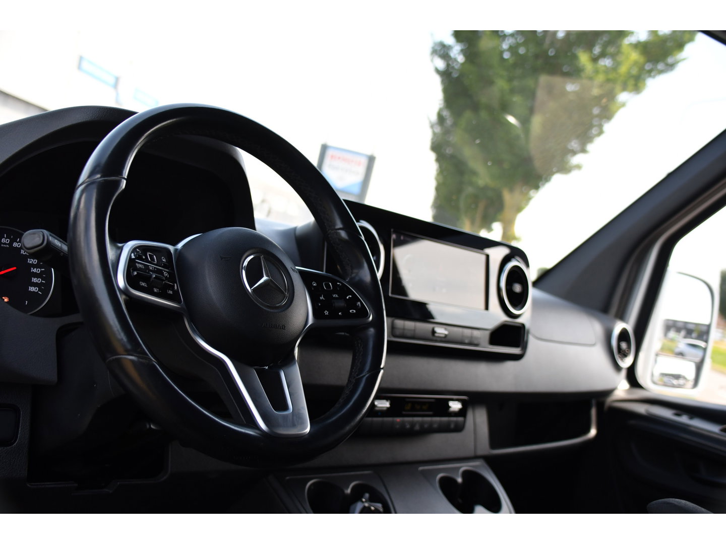 Mercedes-Benz Sprinter 316 2.2 CDI L2H2 PB Edition Cruise, 360 Camera, Carplay, LED, 10,5'' Mbux, Automaat, 164pk, Stoelverwarming, Standkachel, Trekhaak, Uniek!
