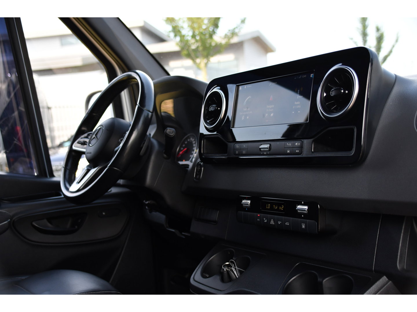 Mercedes-Benz Sprinter 316 2.2 CDI L2H2 PB Edition Cruise, 360 Camera, Carplay, LED, 10,5'' Mbux, Automaat, 164pk, Stoelverwarming, Standkachel, Trekhaak, Uniek!