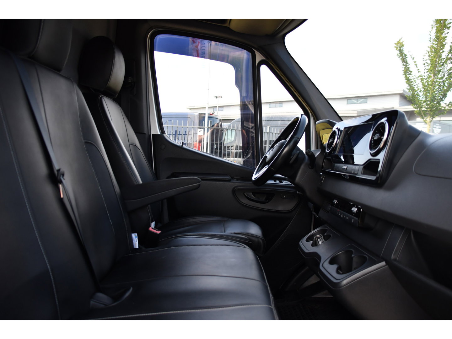 Mercedes-Benz Sprinter 316 2.2 CDI L2H2 PB Edition Cruise, 360 Camera, Carplay, LED, 10,5'' Mbux, Automaat, 164pk, Stoelverwarming, Standkachel, Trekhaak, Uniek!