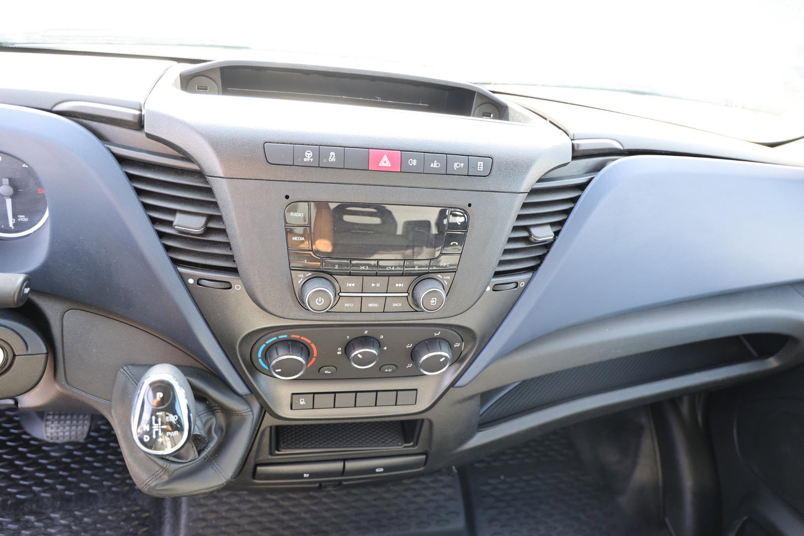 Iveco Daily 35C14N 3.0 AUTOMAAT BE COMBINATIE