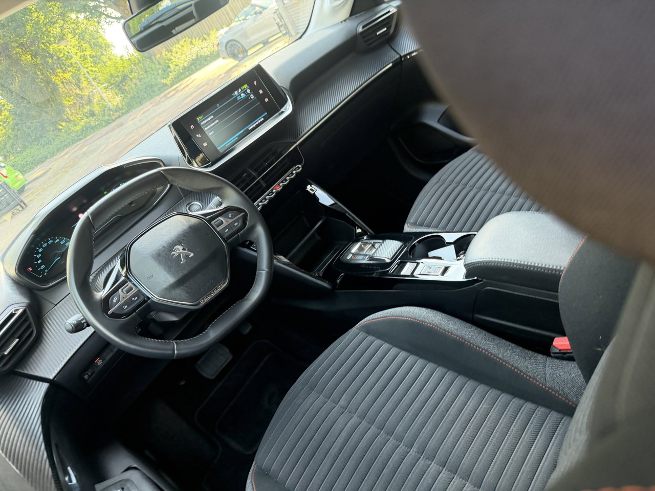 Peugeot e-208