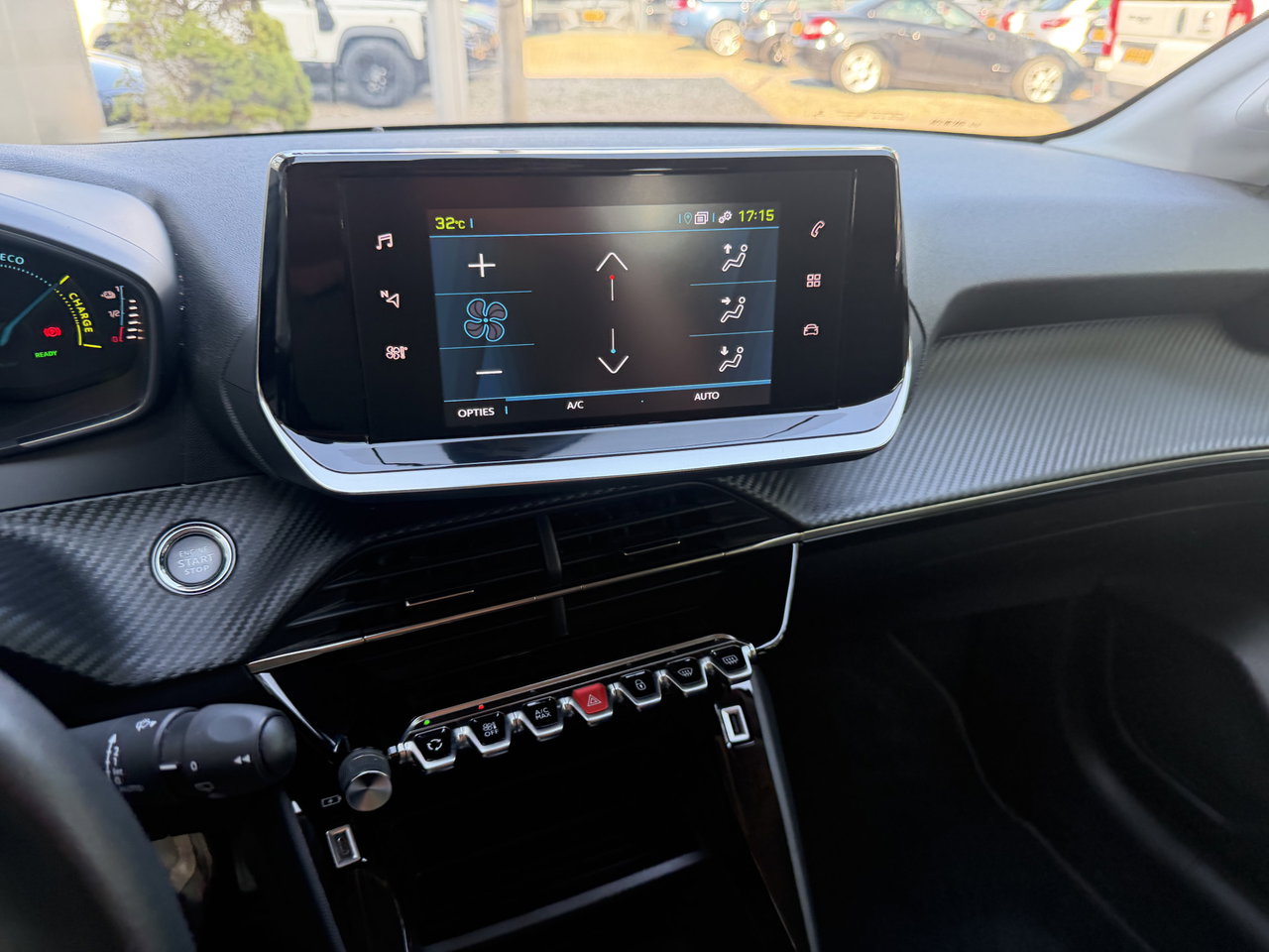 Peugeot e-208