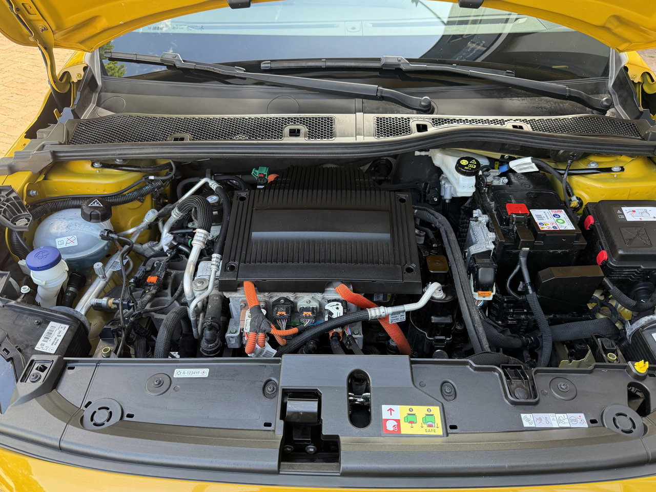 Peugeot e-208
