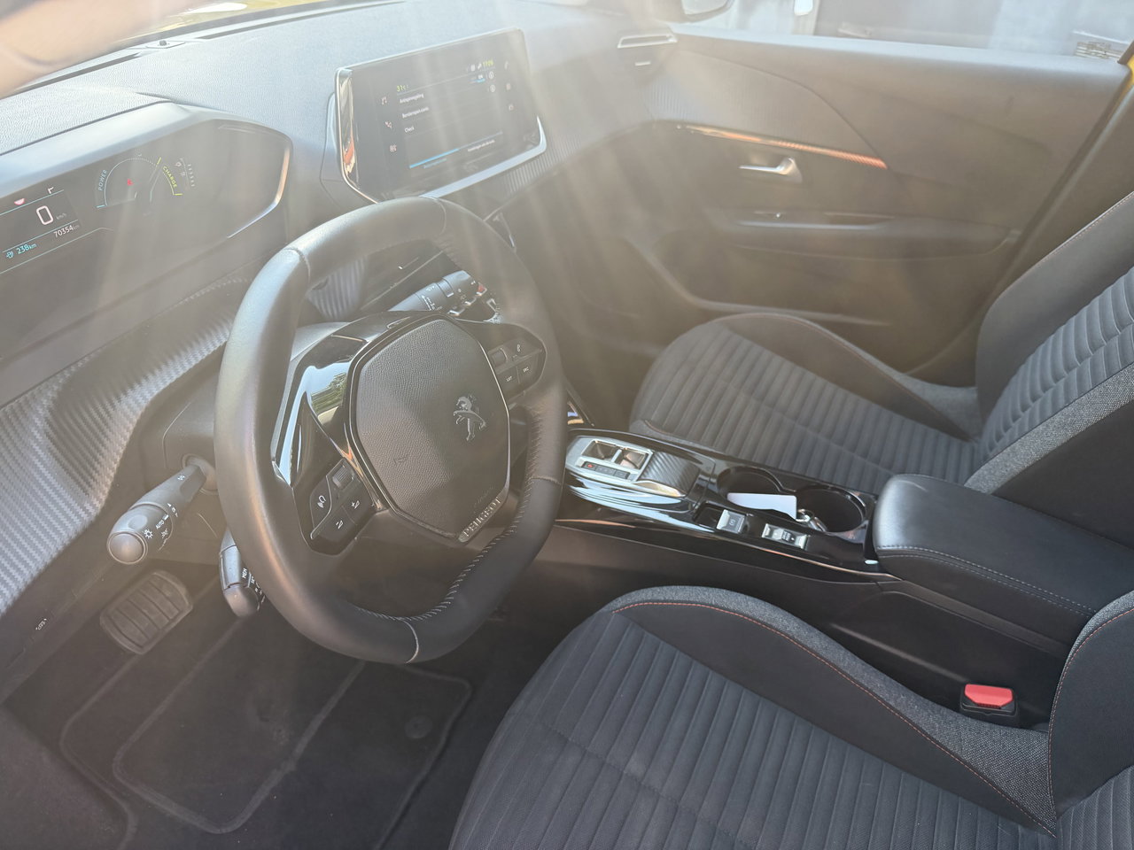 Peugeot e-208