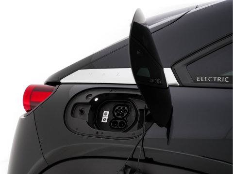 Mazda MX-30 e-SkyActiv 145 Luxury 36 kWh {SoH-92%} (INCL-BTW) *HEATPUMP | PANO | LEATHER-MAZTEX | BOSE-AUDIO | HEAD-UP | ADAPTIVE-CRUISE | BLINDSPOT | FULL-LED | KEYLESS | TOPVIEW | DAB+ | NAVI-FULLMAP | DIGI-COCKPIT | HEATED-SEATS | 18"ALU*