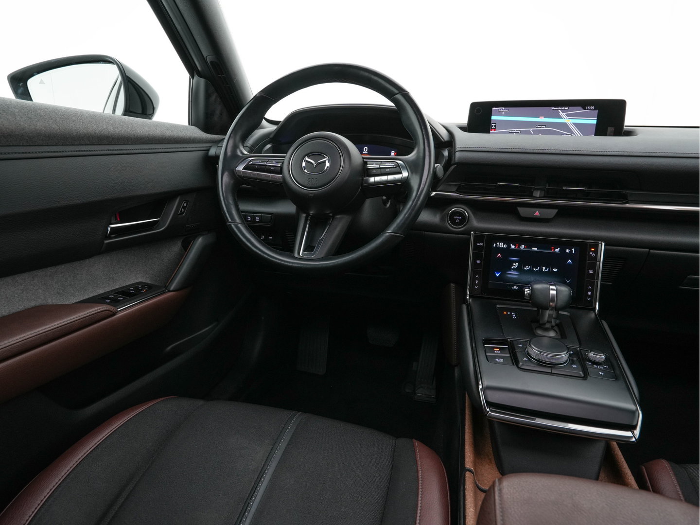 Mazda MX-30 e-SkyActiv 145 Luxury 36 kWh {SoH-92%} (INCL-BTW) *HEATPUMP | PANO | LEATHER-MAZTEX | BOSE-AUDIO | HEAD-UP | ADAPTIVE-CRUISE | BLINDSPOT | FULL-LED | KEYLESS | TOPVIEW | DAB+ | NAVI-FULLMAP | DIGI-COCKPIT | HEATED-SEATS | 18"ALU*