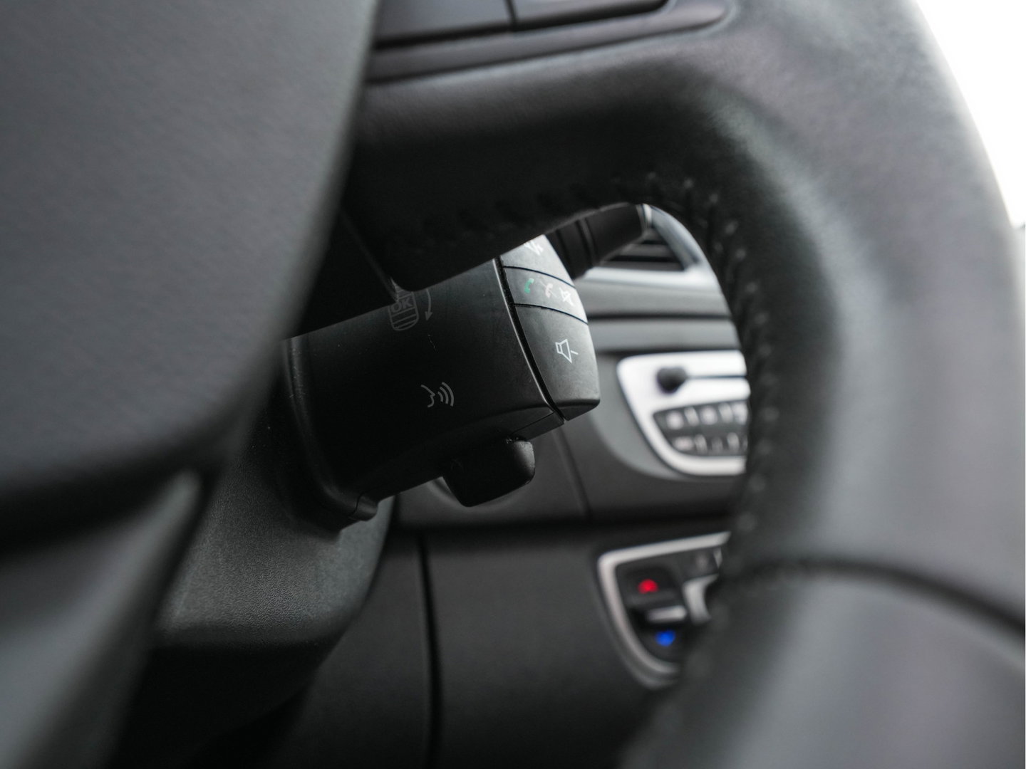 Renault Scénic 2.0 Aut. *PANO | LEATHER-FABRIC | NAVI-FULLMAP | KEYLESS | ECC | DIGIT-COCKPIT | PDC | CRUISE | TOWBAR |  17''ALU*