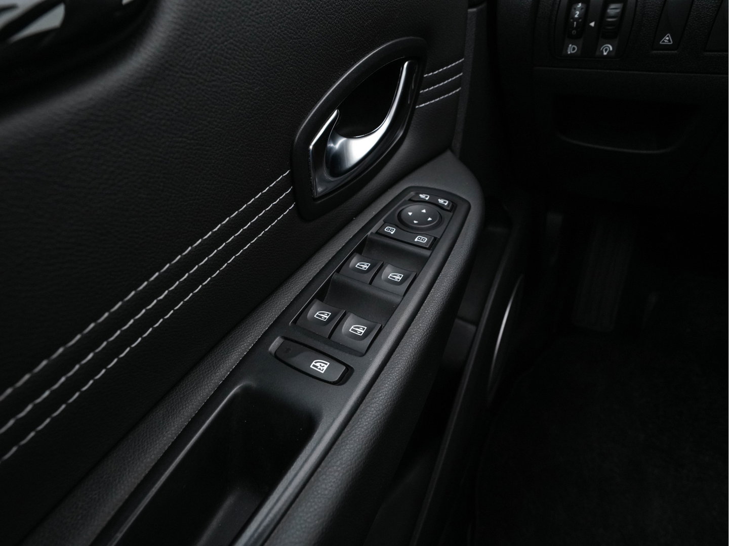 Renault Scénic 2.0 Aut. *PANO | LEATHER-FABRIC | NAVI-FULLMAP | KEYLESS | ECC | DIGIT-COCKPIT | PDC | CRUISE | TOWBAR |  17''ALU*