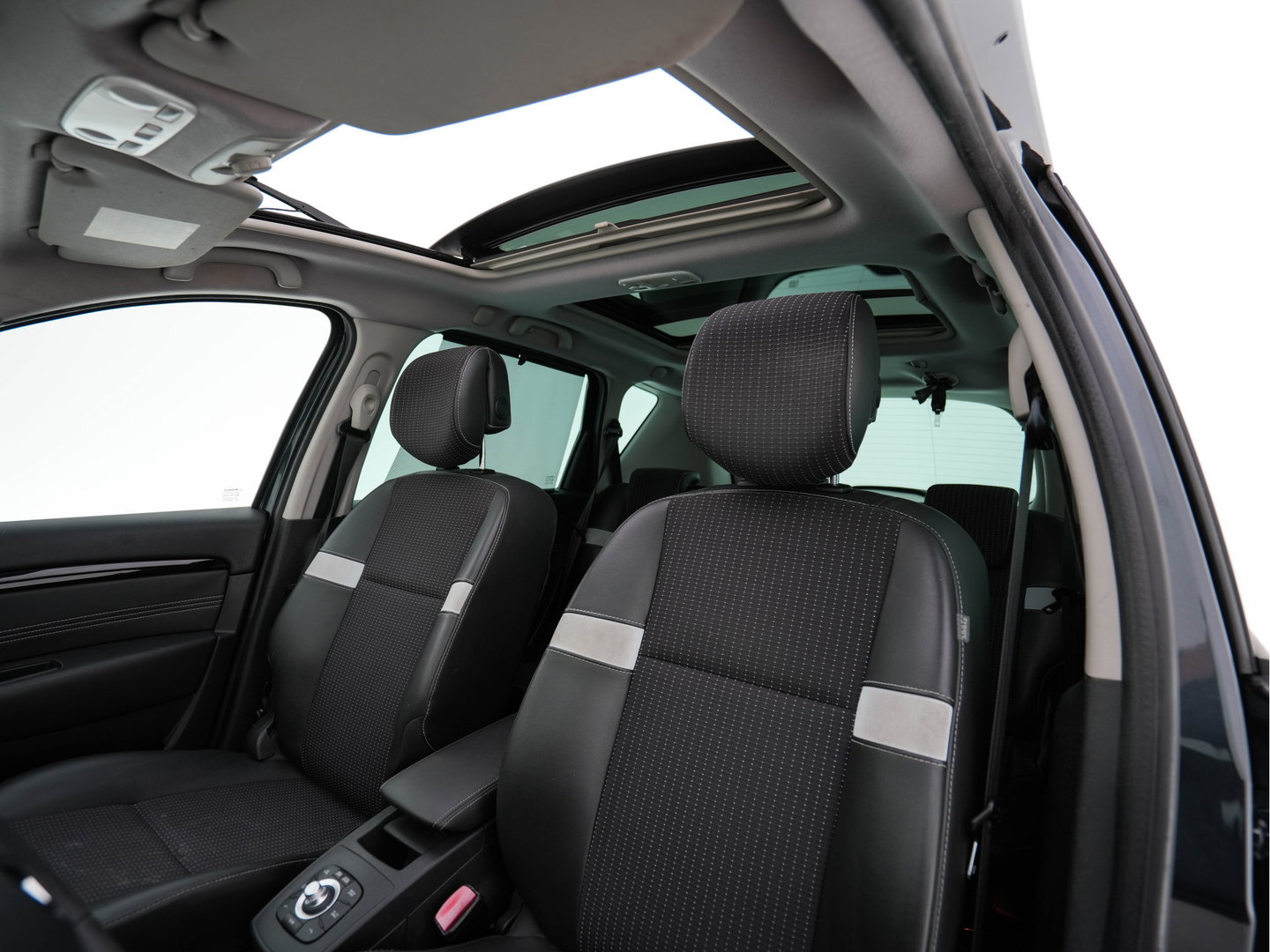 Renault Scénic 2.0 Aut. *PANO | LEATHER-FABRIC | NAVI-FULLMAP | KEYLESS | ECC | DIGIT-COCKPIT | PDC | CRUISE | TOWBAR |  17''ALU*