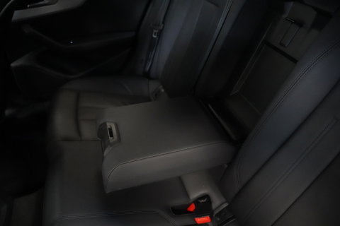 Audi A4 Avant 35 TFSI S edition S-line Leder Full-led Adaptive-Cruise 24 Maanden garantie* (Vraag naar de voorwaarden)