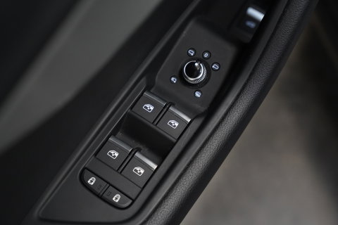 Audi A4 Avant 35 TFSI S edition S-line Leder Full-led Adaptive-Cruise 24 Maanden garantie* (Vraag naar de voorwaarden)