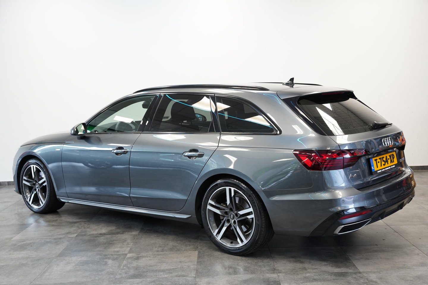 Audi A4 Avant 35 TFSI S edition S-line Leder Full-led Adaptive-Cruise 24 Maanden garantie* (Vraag naar de voorwaarden)