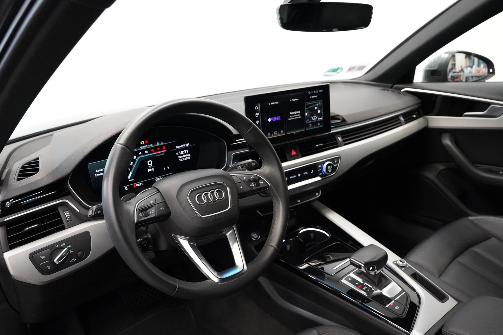 Audi A4 Avant 35 TFSI S edition S-line Leder Full-led Adaptive-Cruise 24 Maanden garantie* (Vraag naar de voorwaarden)