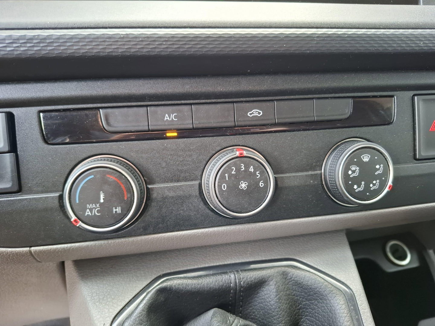 Volkswagen Transporter 2.0 TDI L2H1 30 Comfortline CARPLAY / L2H1 / CRUISE CONTROLE / AIRCO / EURO 6