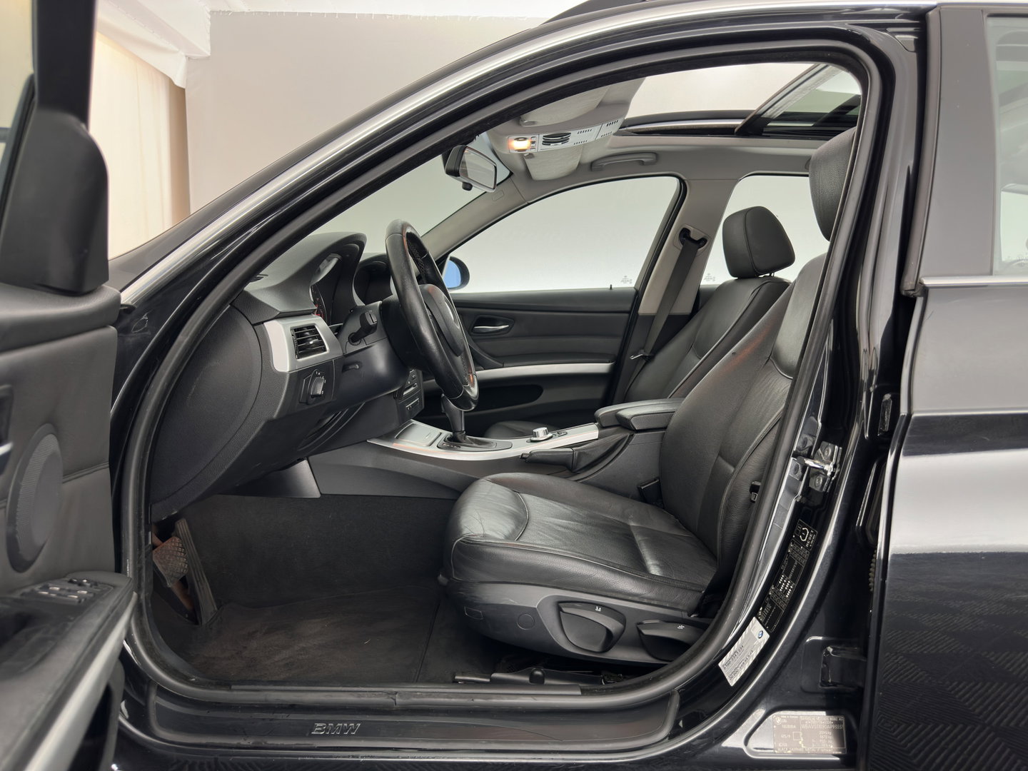 BMW 3 Serie Touring 330i Dynamic Executive Aut. *PANO | LEATHER | XENON | HEATED-SPORTSEATS | NAVI-FULLMAP | ECC | PDC | CRUISE | 18''ALU*