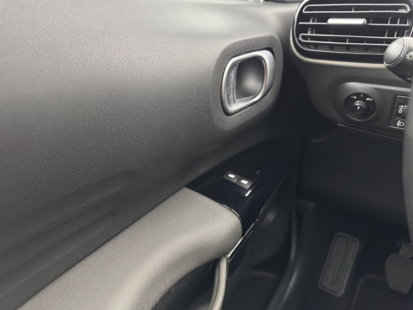 Citroën C4 Cactus 1.5 BlueHDi Business (INCL.BTW) *NAVI-FULLMAP | COMFORT-SEATS | PRIVACY-GLASS | DAB+ | ECC | PDC | CRUISE | 16''ALU*