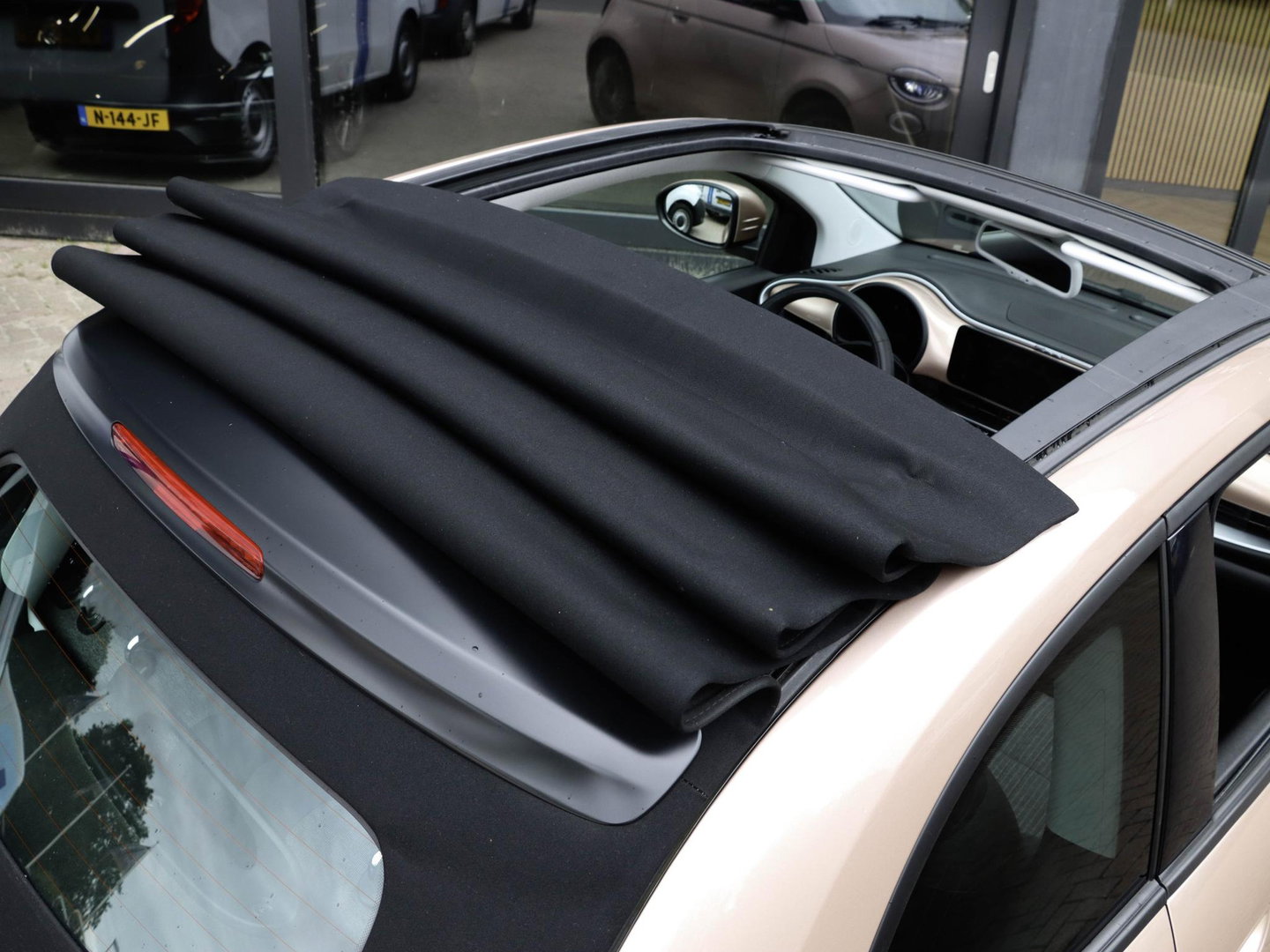 Fiat 500 Icon 42 kWh Cabrio | Rose Gold | 320KM rijbereik (WLTP)
