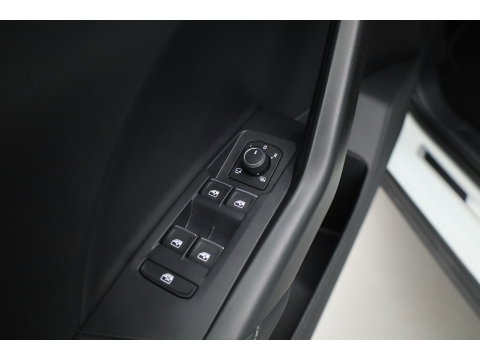 Volkswagen T-Cross 1.0 TSI R-Line DSG | IQ. Light | Apple CarPlay | Camera + PDC | Adapt. Cruise | 18'' | Digi. Cockpit |