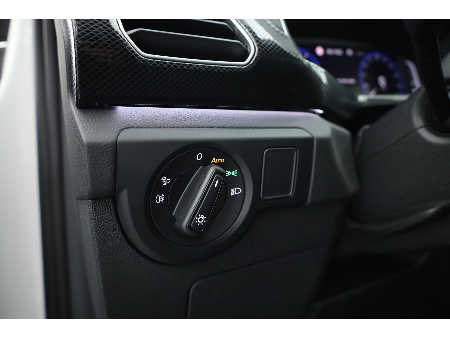Volkswagen T-Cross 1.0 TSI R-Line DSG | IQ. Light | Apple CarPlay | Camera + PDC | Adapt. Cruise | 18'' | Digi. Cockpit |