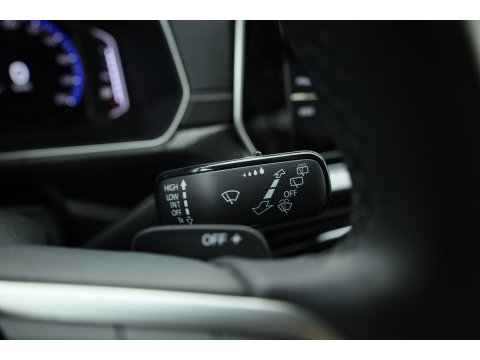 Volkswagen T-Cross 1.0 TSI R-Line DSG | IQ. Light | Apple CarPlay | Camera + PDC | Adapt. Cruise | 18'' | Digi. Cockpit |