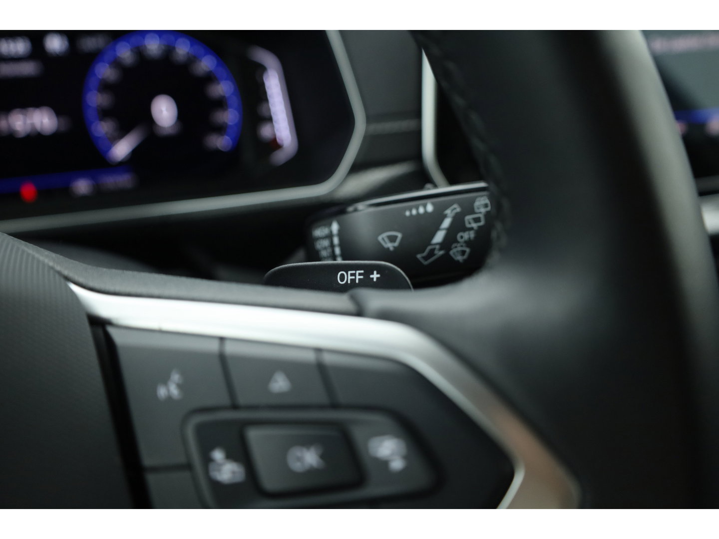 Volkswagen T-Cross 1.0 TSI R-Line DSG | IQ. Light | Apple CarPlay | Camera + PDC | Adapt. Cruise | 18'' | Digi. Cockpit |