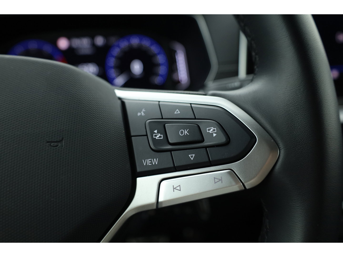 Volkswagen T-Cross 1.0 TSI R-Line DSG | IQ. Light | Apple CarPlay | Camera + PDC | Adapt. Cruise | 18'' | Digi. Cockpit |