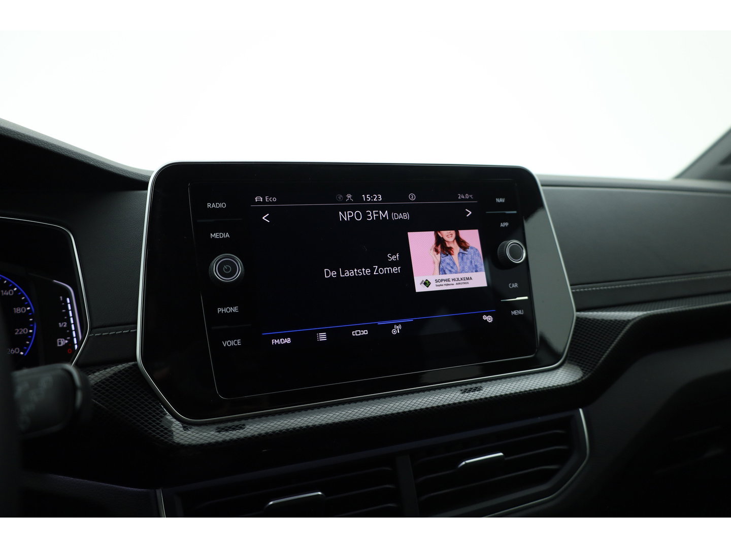 Volkswagen T-Cross 1.0 TSI R-Line DSG | IQ. Light | Apple CarPlay | Camera + PDC | Adapt. Cruise | 18'' | Digi. Cockpit |